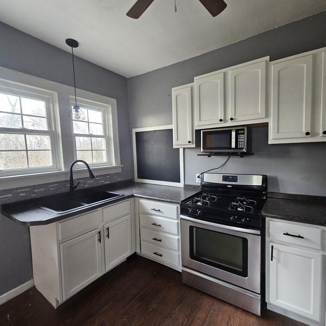 14027 North Link Lane Mount Vernon, IL 62864 - Photo 15 of 28 a kitchen with white cabinets and appliances