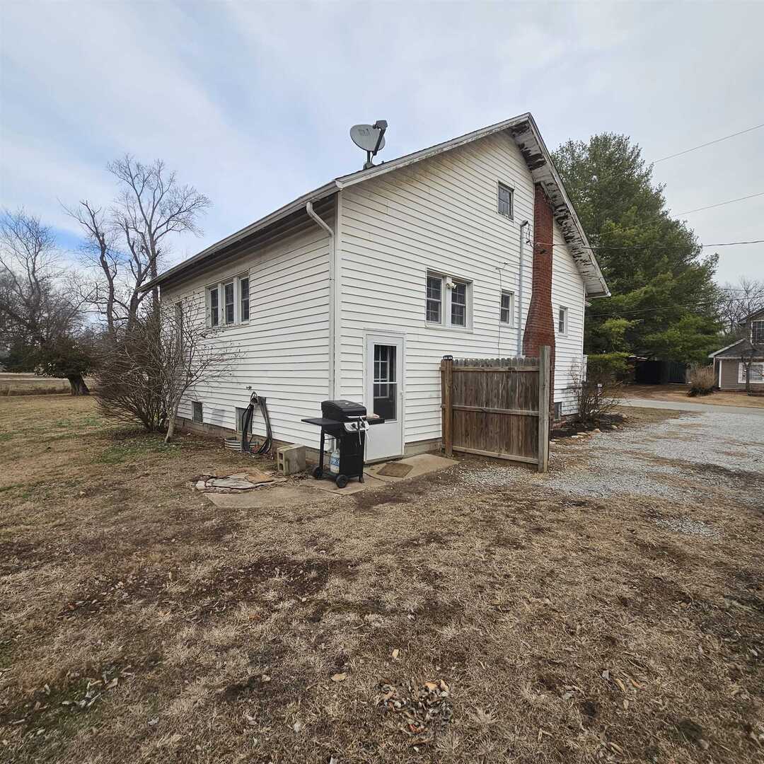 14027 North Link Lane Mount Vernon, IL 62864 - Photo 6 of 28 a view of a house with backyard