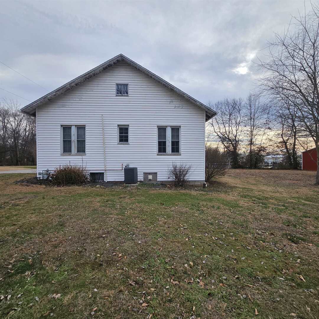 14027 North Link Lane Mount Vernon, IL 62864 - Photo 7 of 28 a view of a house with backyard and garden