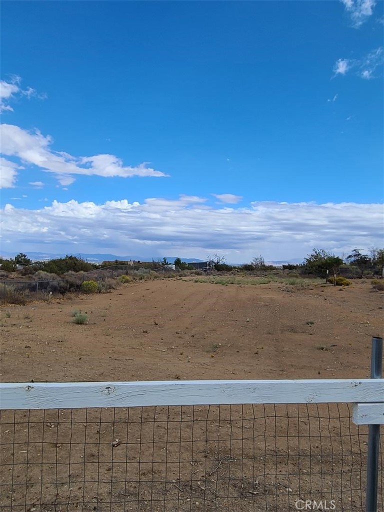 8725 Monte Vista Road Phelan, CA 92371 - Photo 27 of 31 a view of lake and mountain