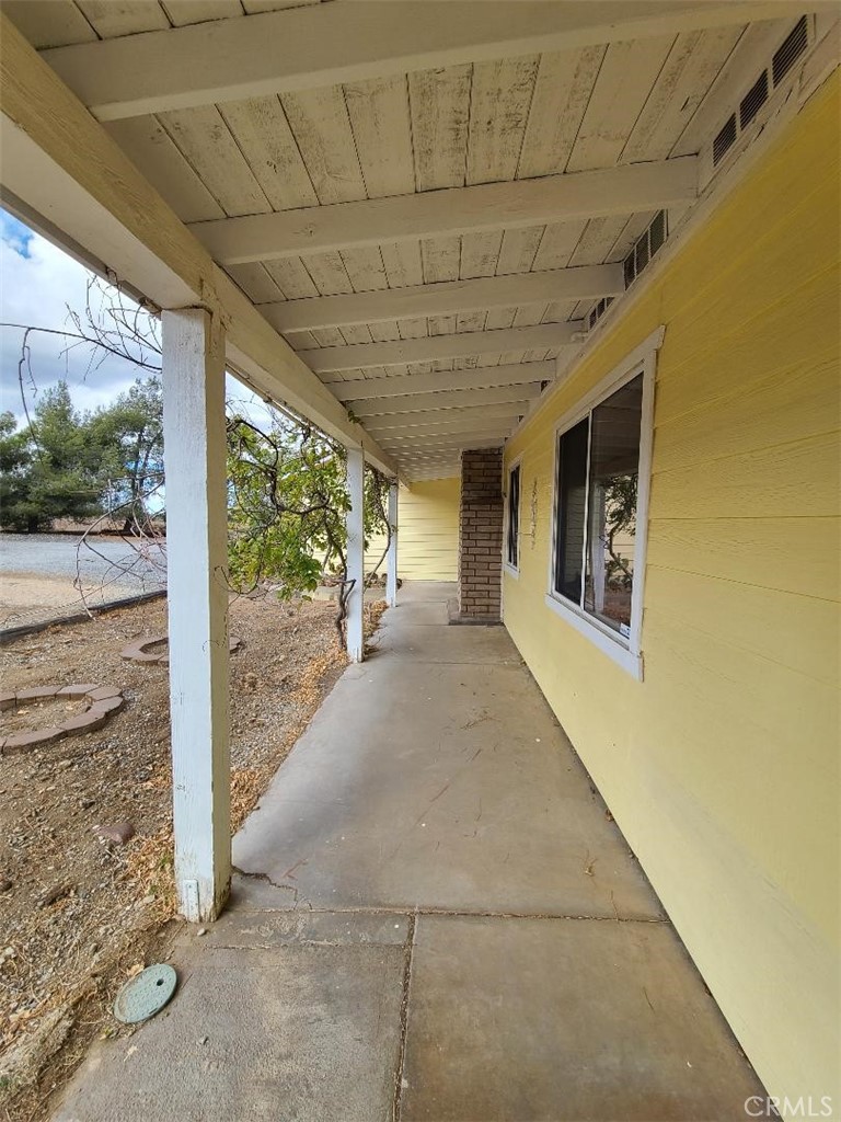 8725 Monte Vista Road Phelan, CA 92371 - Photo 8 of 31