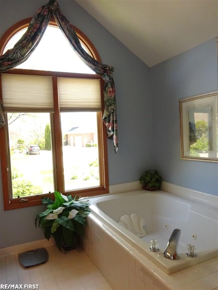896 Grovecrest Rochester Hills, MI 48307 - Photo 11 of 43