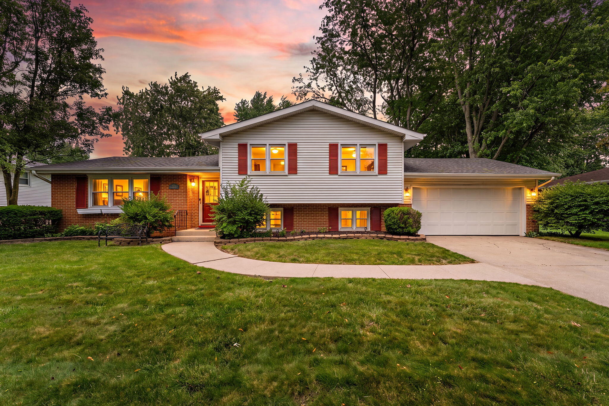 404 Hemlock Lane Crown Point, IN 46307 - Photo 1 of 22 2048x1365