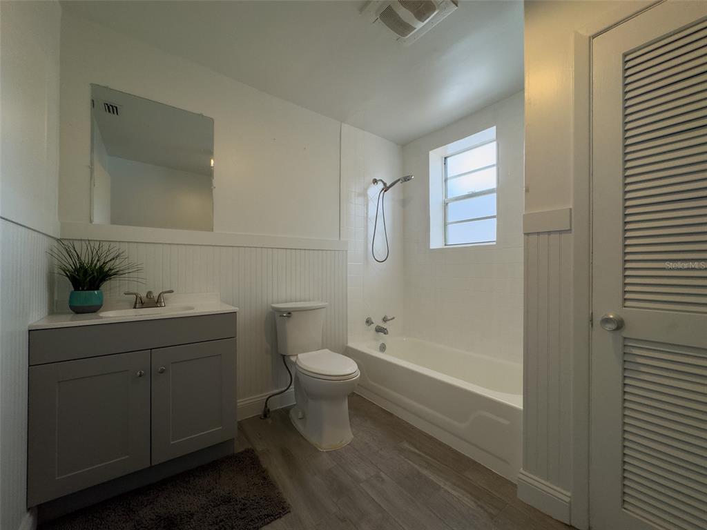 1047 Clay Boulevard Eustis, FL 32726 - Photo 26 of 33 a bathroom with a toilet a sink and bathtub