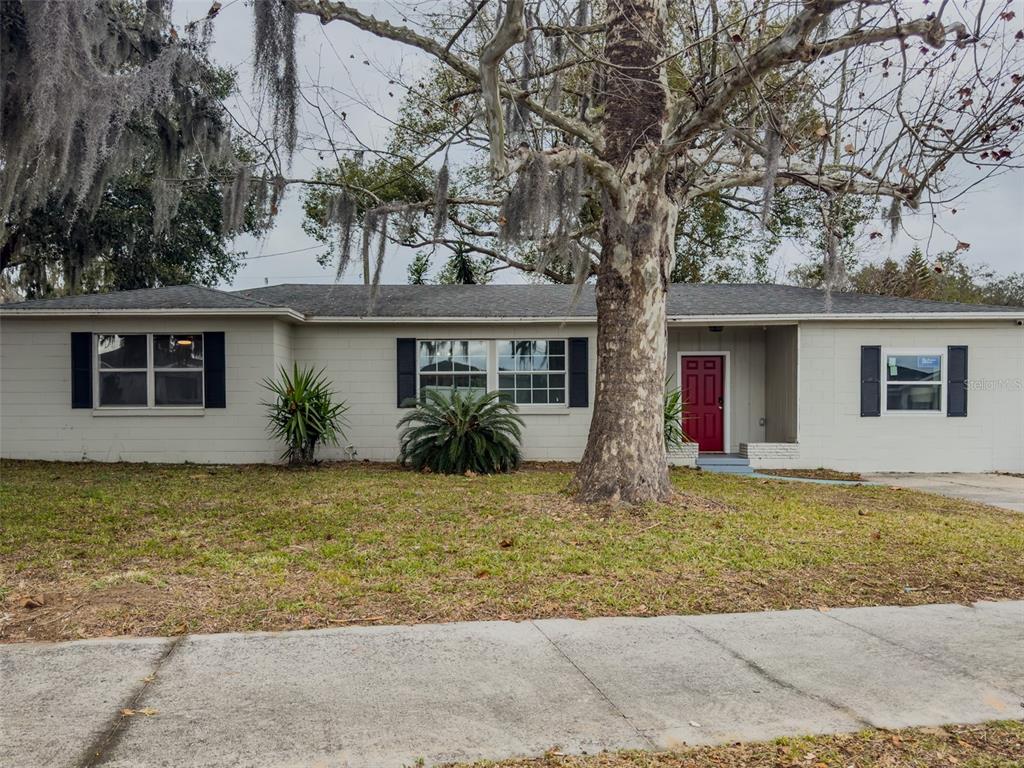 1047 Clay Boulevard Eustis, FL 32726 - Photo 3 of 33 a front view of a house with garden