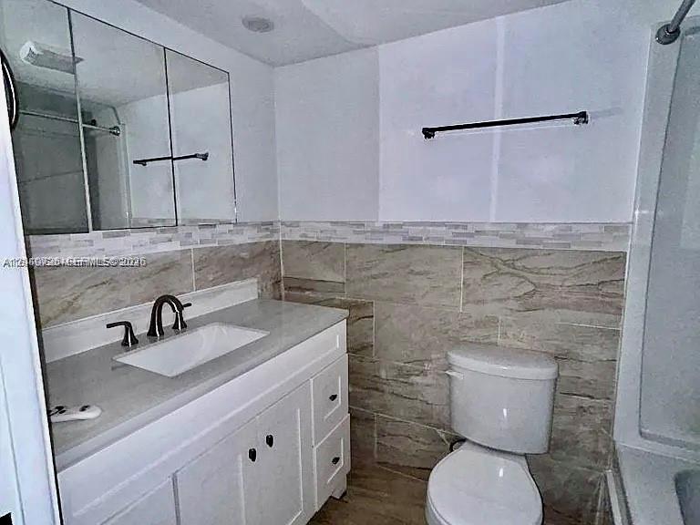 100 Berkley Road, Unit 210 Hollywood, FL 33024 - Photo 11 of 26