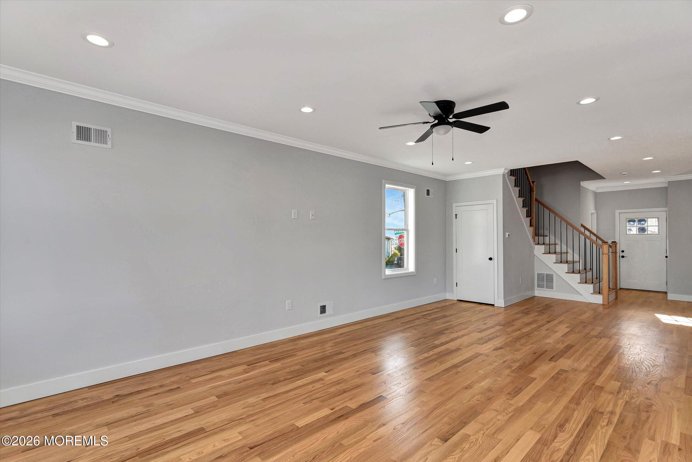 910 Malden Drive Keyport, NJ 07735 - Photo 4 of 38 09-Living Room
