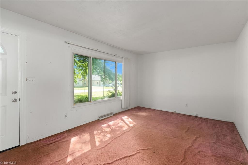 200 Maynard Drive Trinity, NC 27370 - Photo 6 of 33 Living room