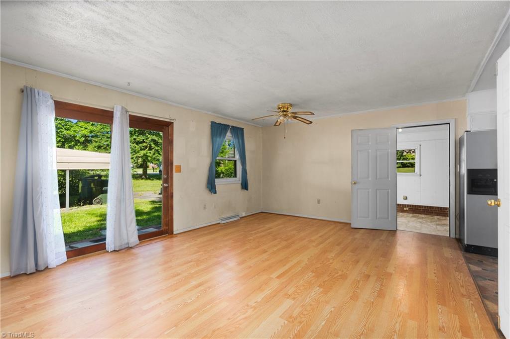 200 Maynard Drive Trinity, NC 27370 - Photo 9 of 33 Dining room / den