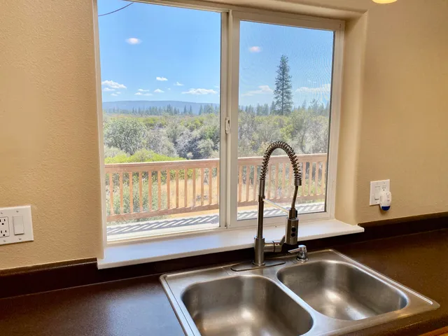 $342,000 | 40443 Volcano Lane, Hat Creek, CA 96040