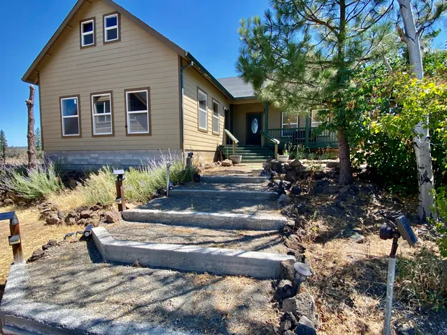 $342,000 | 40443 Volcano Lane, Hat Creek, CA 96040