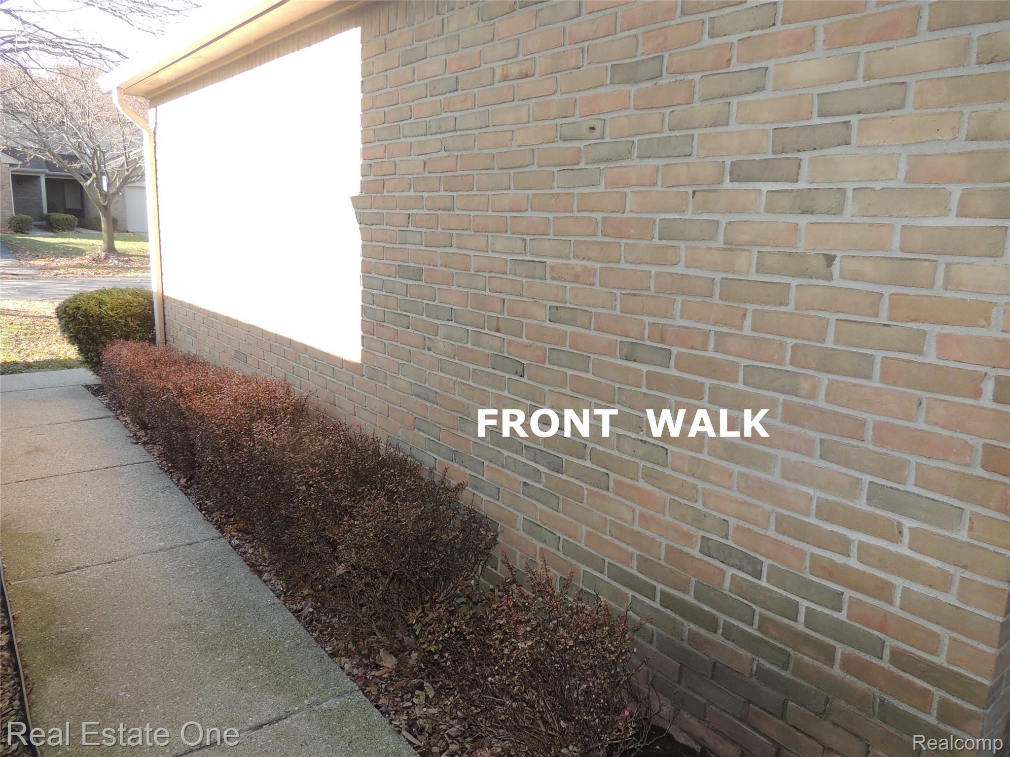 678 Tennyson, Unit 12 Rochester, MI 48307 - Photo 2 of 25 FRONT WALK.JPG