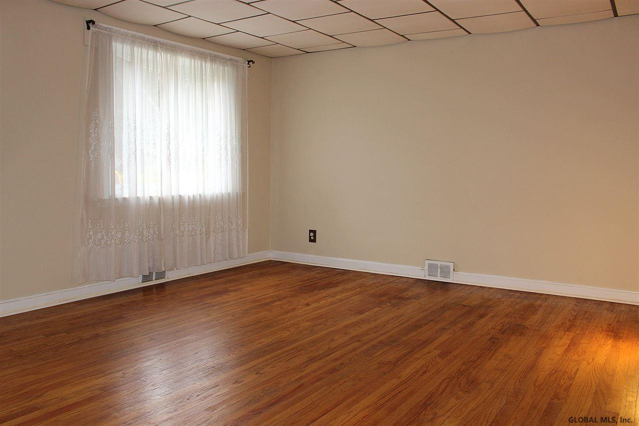 304 Sullivan Road Schenectady, NY 12304 - Photo 3 of 31 Photo 3