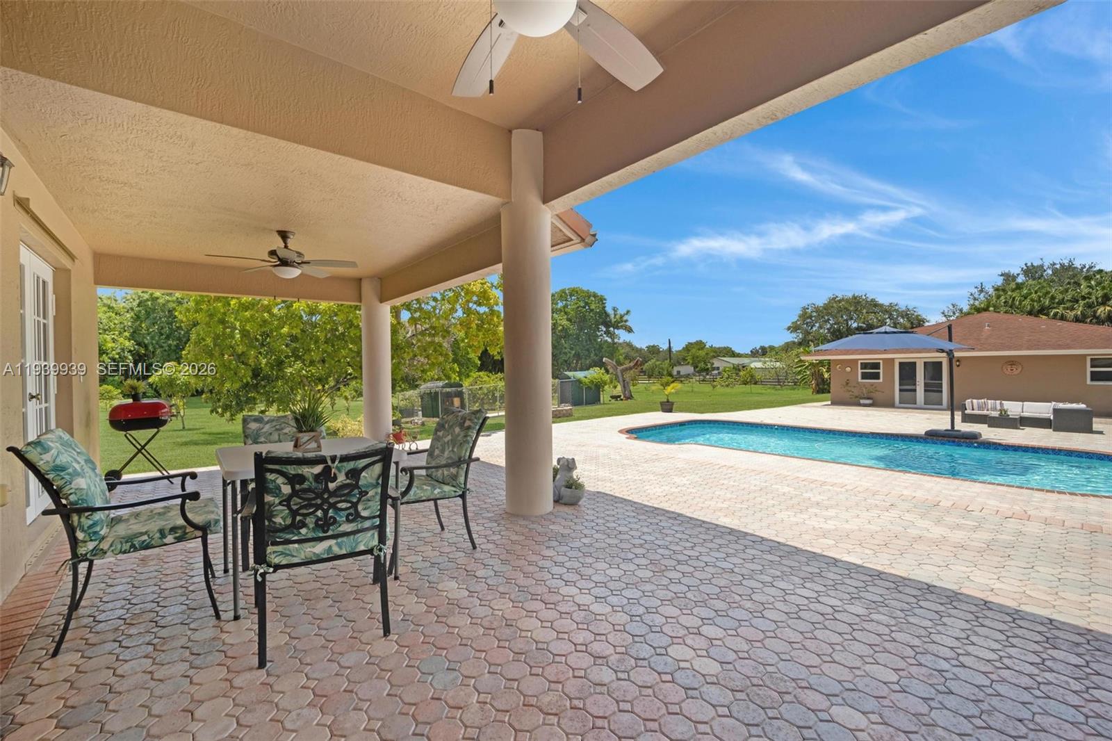 12851 Luray Road Southwest Ranches, FL 33330 - Photo 16 of 43