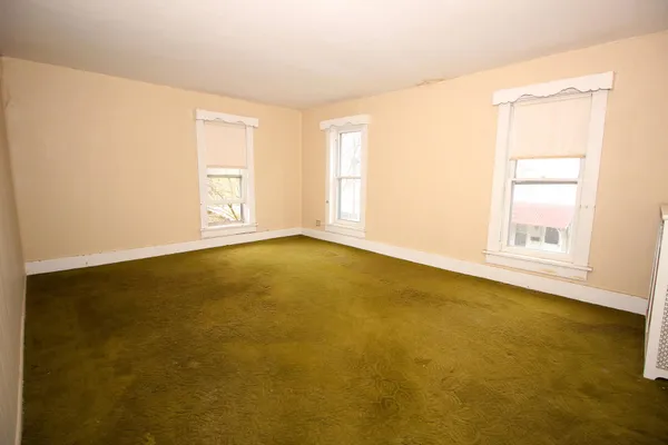 a view of empty room with window