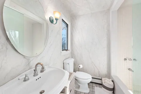 165 Newtown Lane, East Hampton, NY 11937