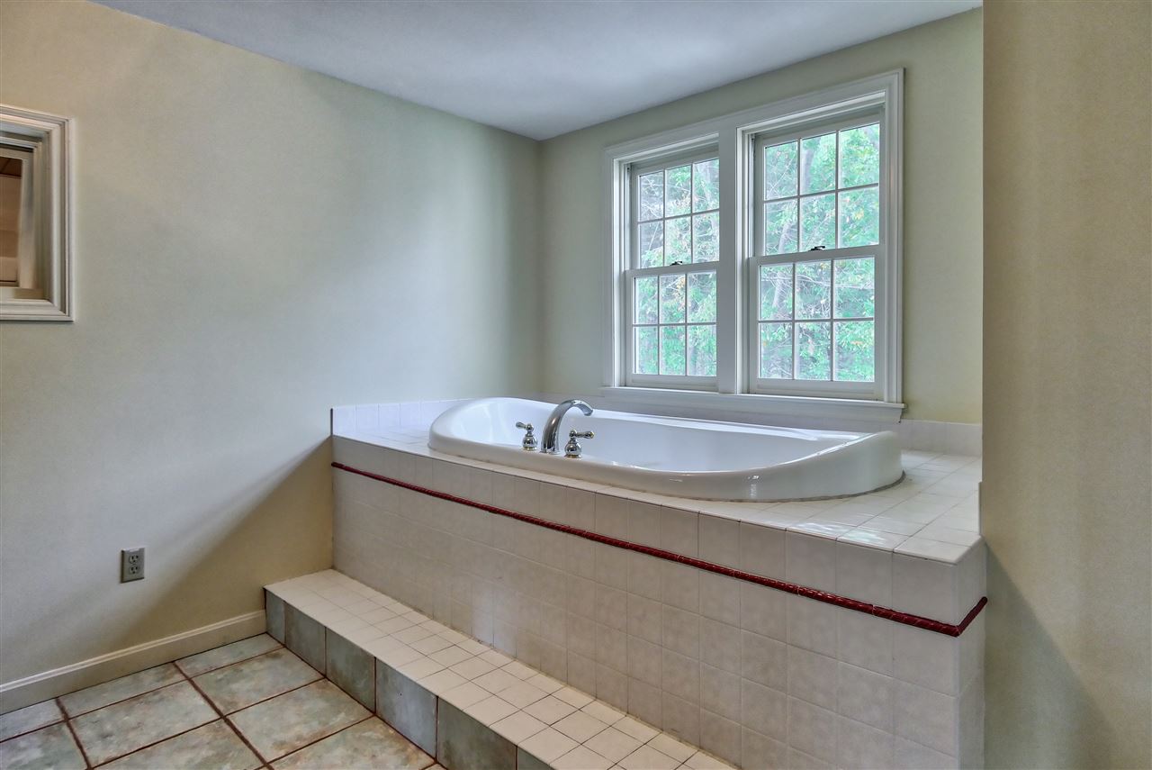 22 Farmhouse Road Bedford, NH 03110 - Photo 20 of 30 Gallery Image 20