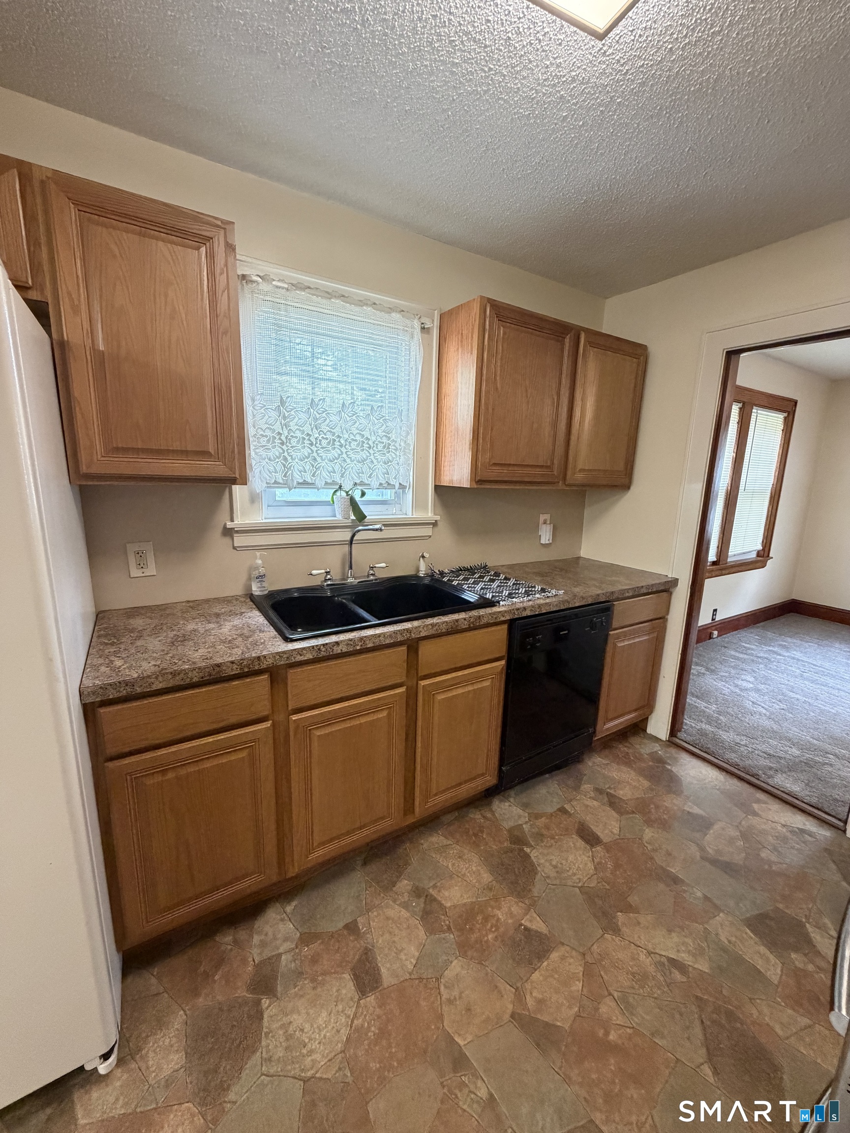 70 Wooster Avenue Waterbury, CT 06708 - Photo 4 of 12