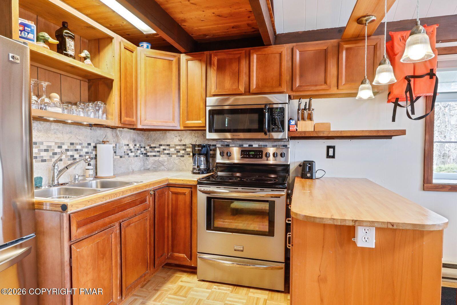171 Highridge Road Albrightsville, PA 18210 - Photo 10 of 16 171 kitchen5