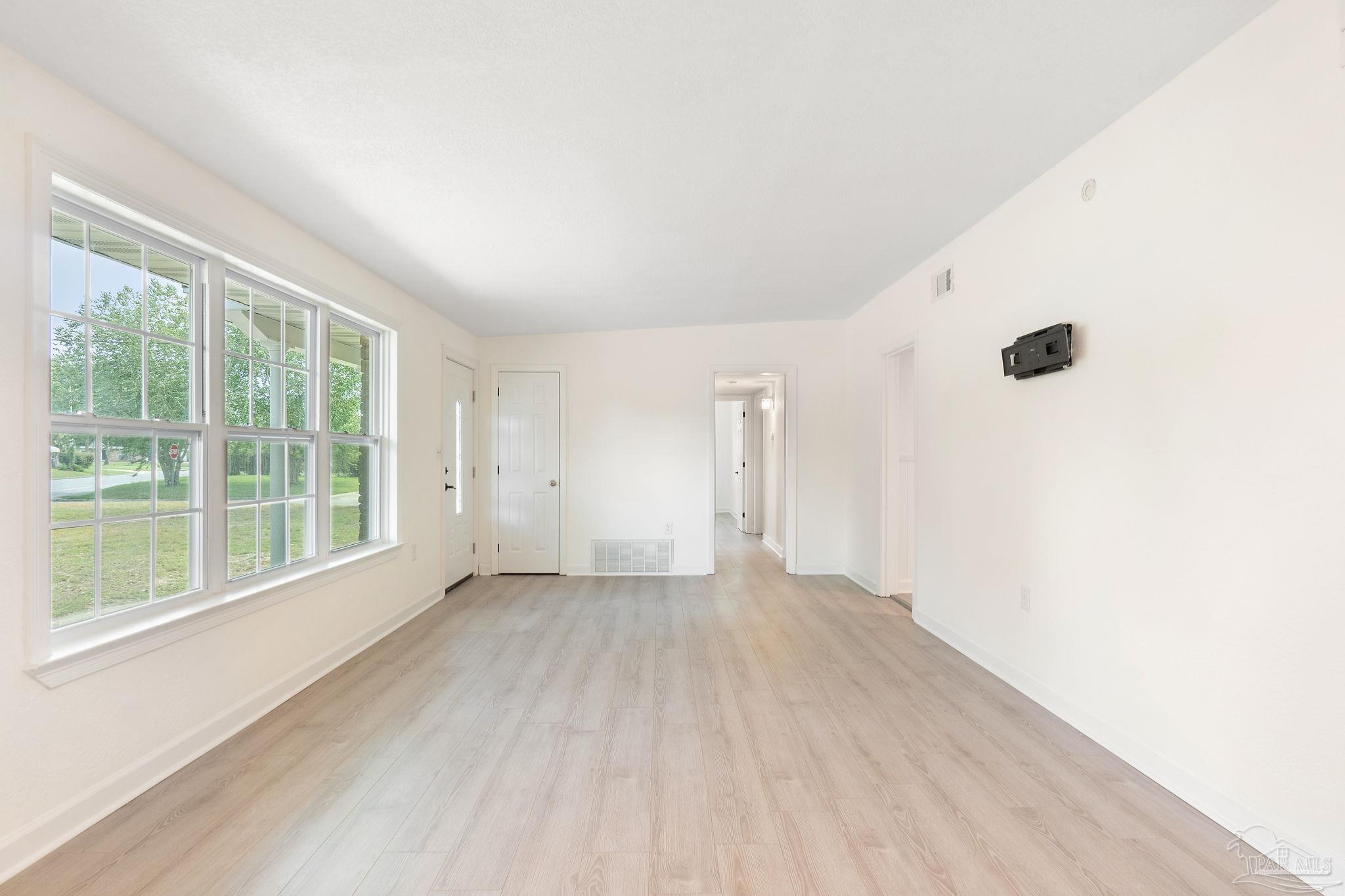 6147 Hilltop Road Pensacola, FL 32504 - Photo 7 of 41