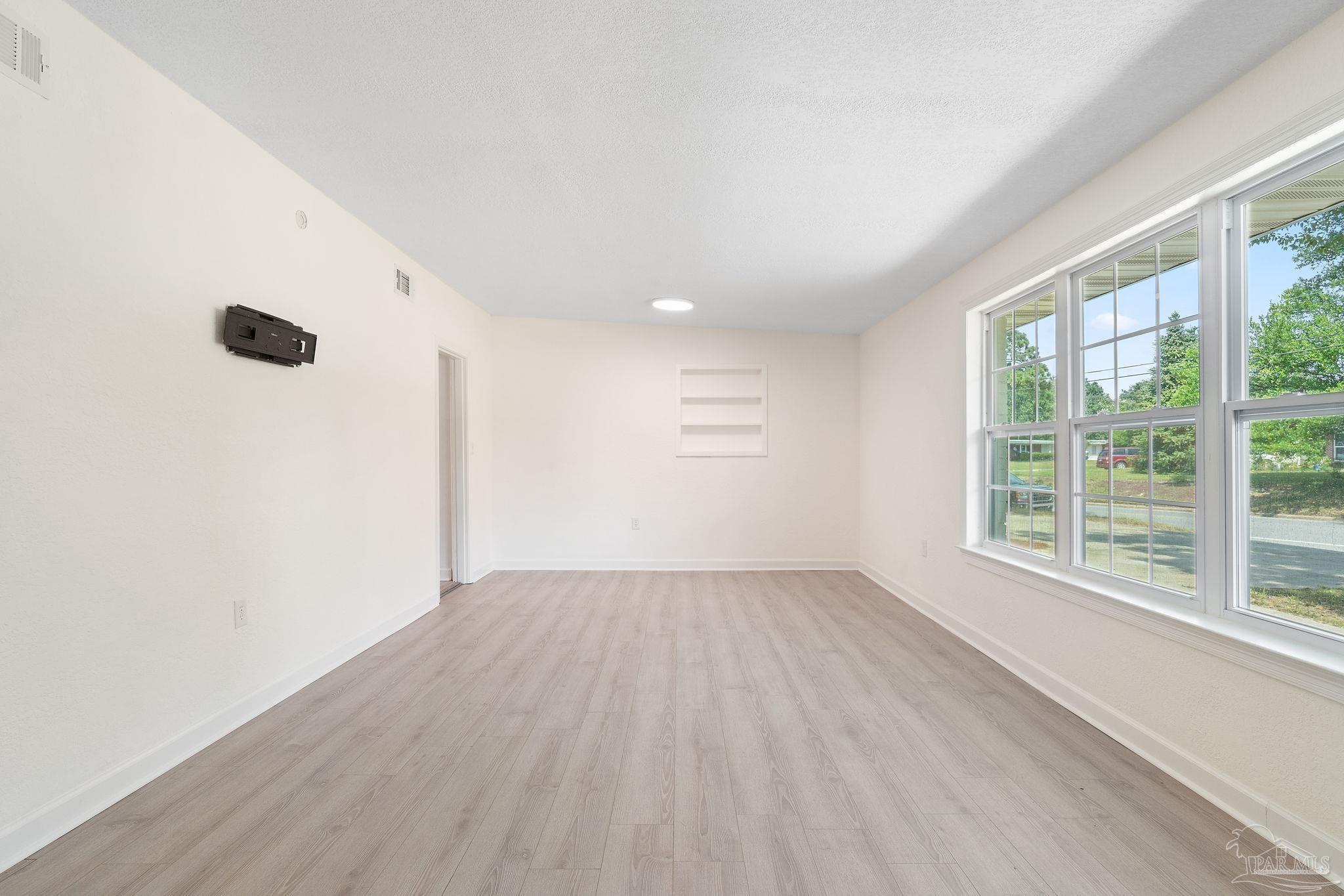 6147 Hilltop Road Pensacola, FL 32504 - Photo 8 of 41