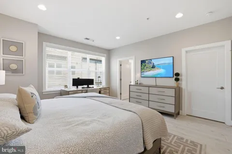 $995,000 | 3913 Cranes Bill Court, Rockville, MD 20852