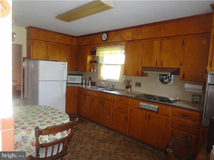 33 Main Road Hammonton, NJ 08037 - Photo 13 of 23 Kitchen