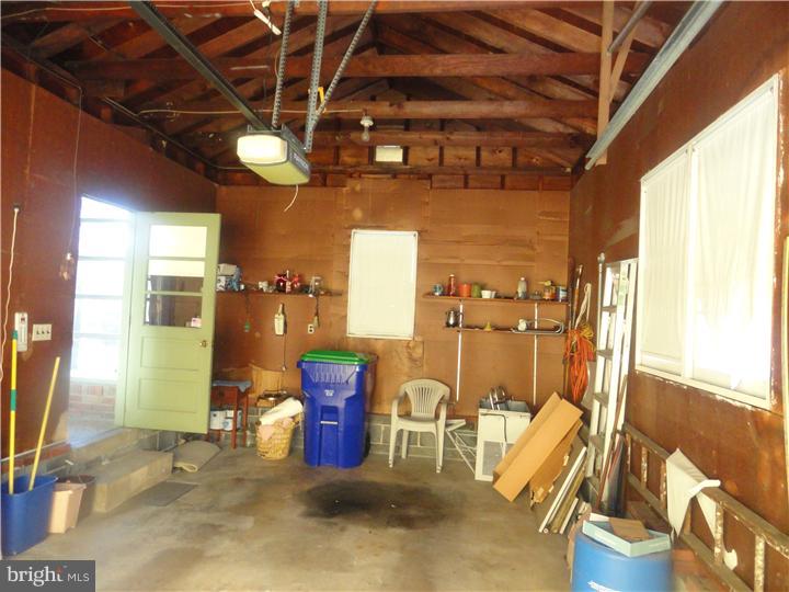 33 Main Road Hammonton, NJ 08037 - Photo 17 of 23 Garage
