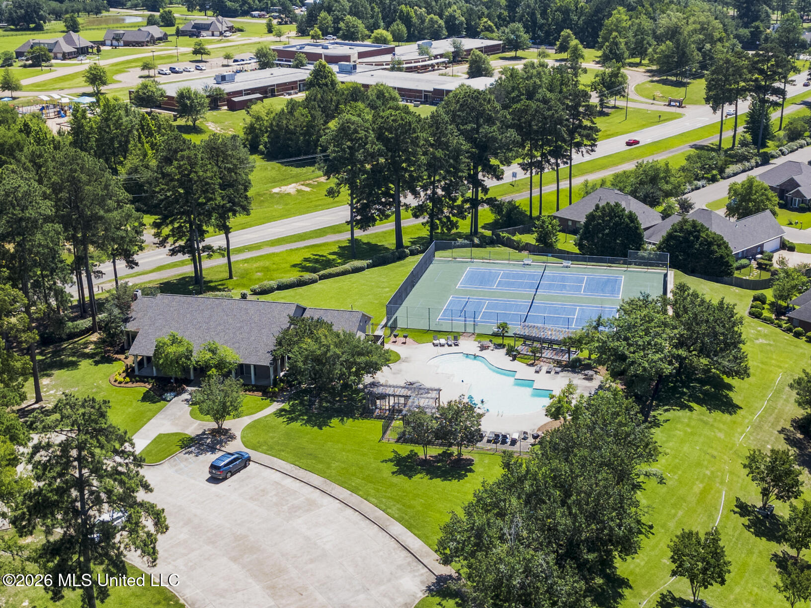 525 Ridge Circle Brandon, MS 39047 - Photo 51 of 51 525 Ridge Fox Bay pool-1