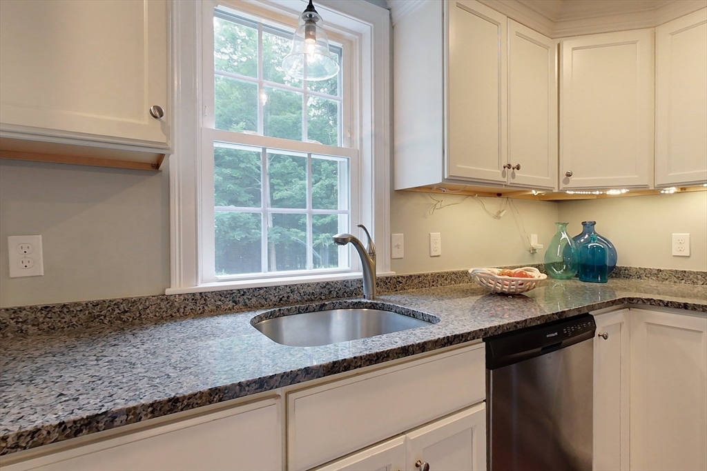 49 Townsend Street Pepperell, MA 01463 - Photo 6 of 31