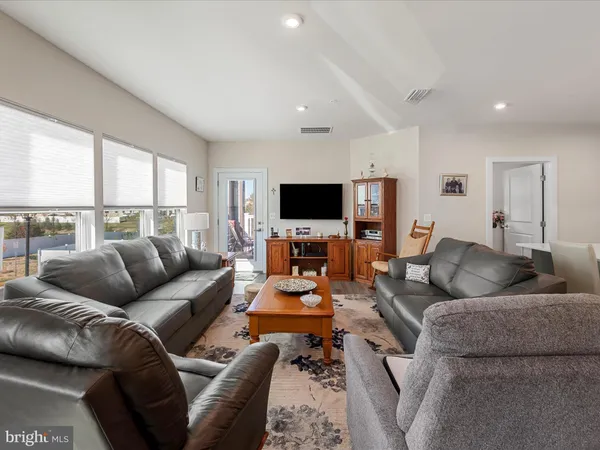 $379,999 | 151 McCormick Circle, Unit 201, Winchester, VA 22602