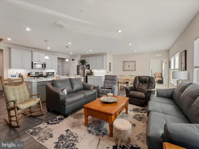 $395,000 | 151 McCormick Circle, Unit 201, Winchester, VA 22602