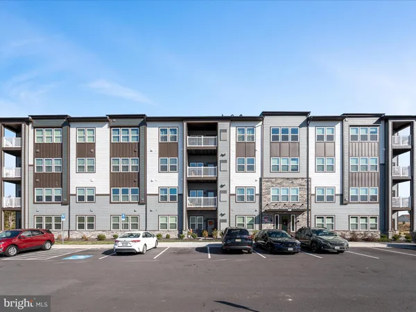$379,999 | 151 McCormick Circle, Unit 201, Winchester, VA 22602