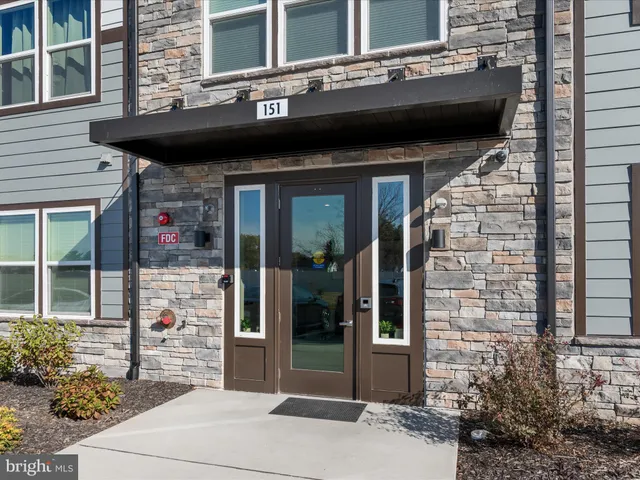 $395,000 | 151 McCormick Circle, Unit 201, Winchester, VA 22602