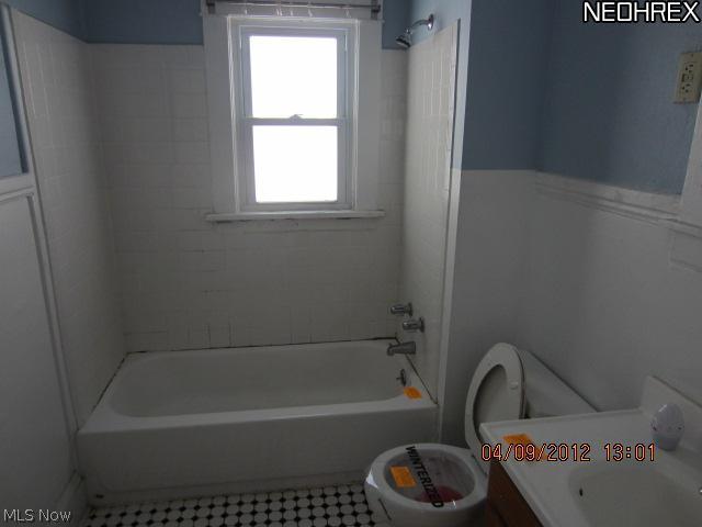 2182 Edgewood Road Cleveland, OH 44118 - Photo 9 of 10
