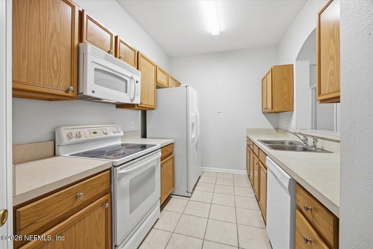 7990 Baymeadows Road East, Unit 422 Jacksonville, FL 32256 - Photo 5 of 17 04-Kitchen