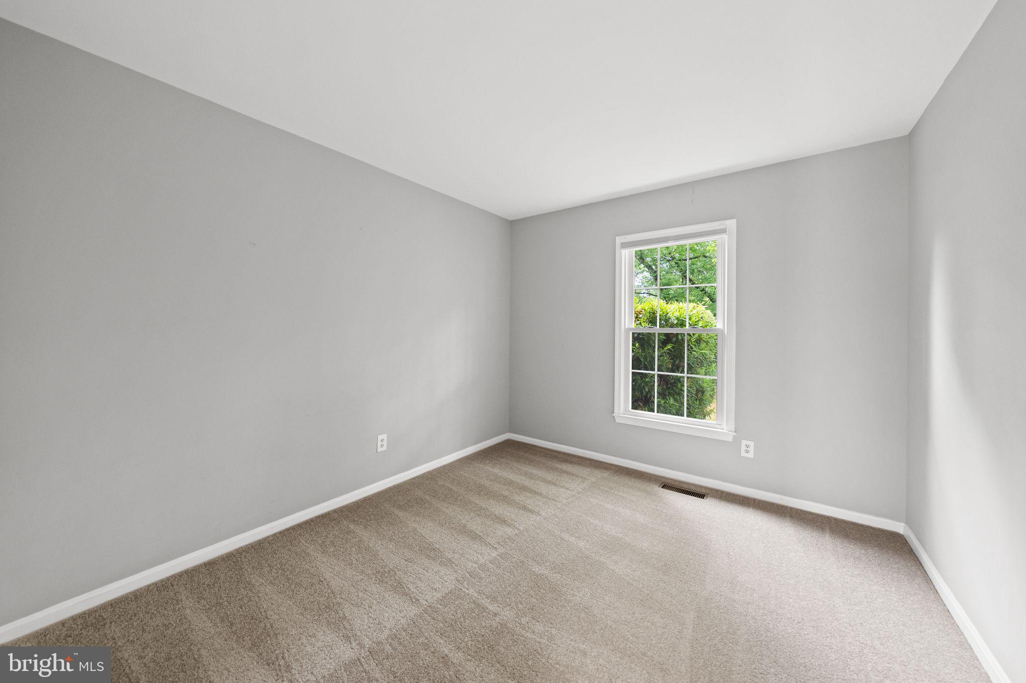 10028 Dellcastle Road Gaithersburg, MD 20886 - Photo 30 of 57 Second Bedroom