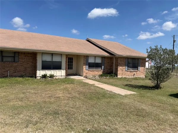 $2,100 | 5931 Limmer Loop, Hutto, TX 78634