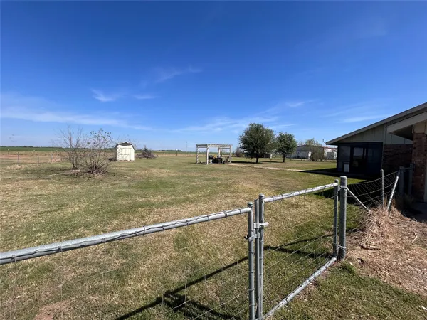 $2,100 | 5931 Limmer Loop, Hutto, TX 78634