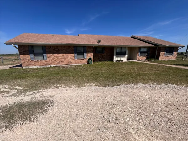$2,100 | 5931 Limmer Loop, Hutto, TX 78634