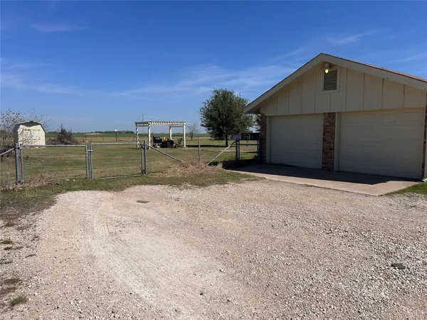 $2,100 | 5931 Limmer Loop, Hutto, TX 78634
