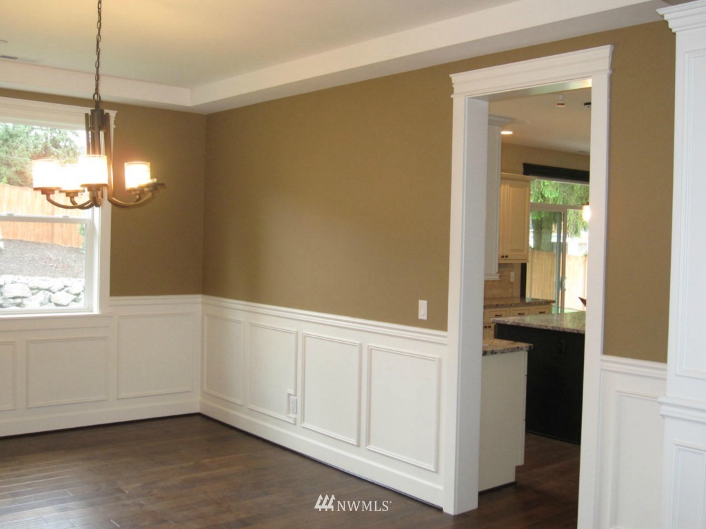 5615 Northeast 24th Street Renton, WA 98059 - Photo 4 of 25 Gallery Image 4