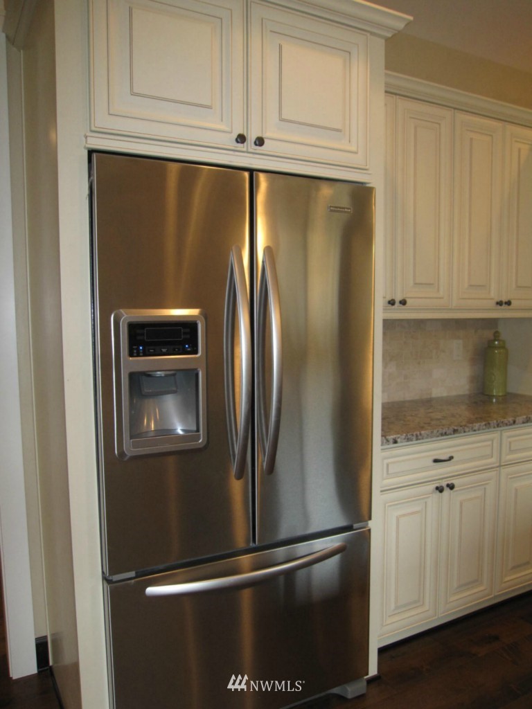 5615 Northeast 24th Street Renton, WA 98059 - Photo 7 of 25 Gallery Image 7