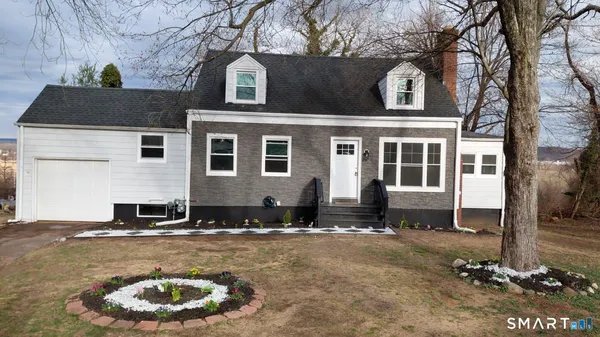 $450,000 | 52 Vineyard Road, North Haven, CT 06473
