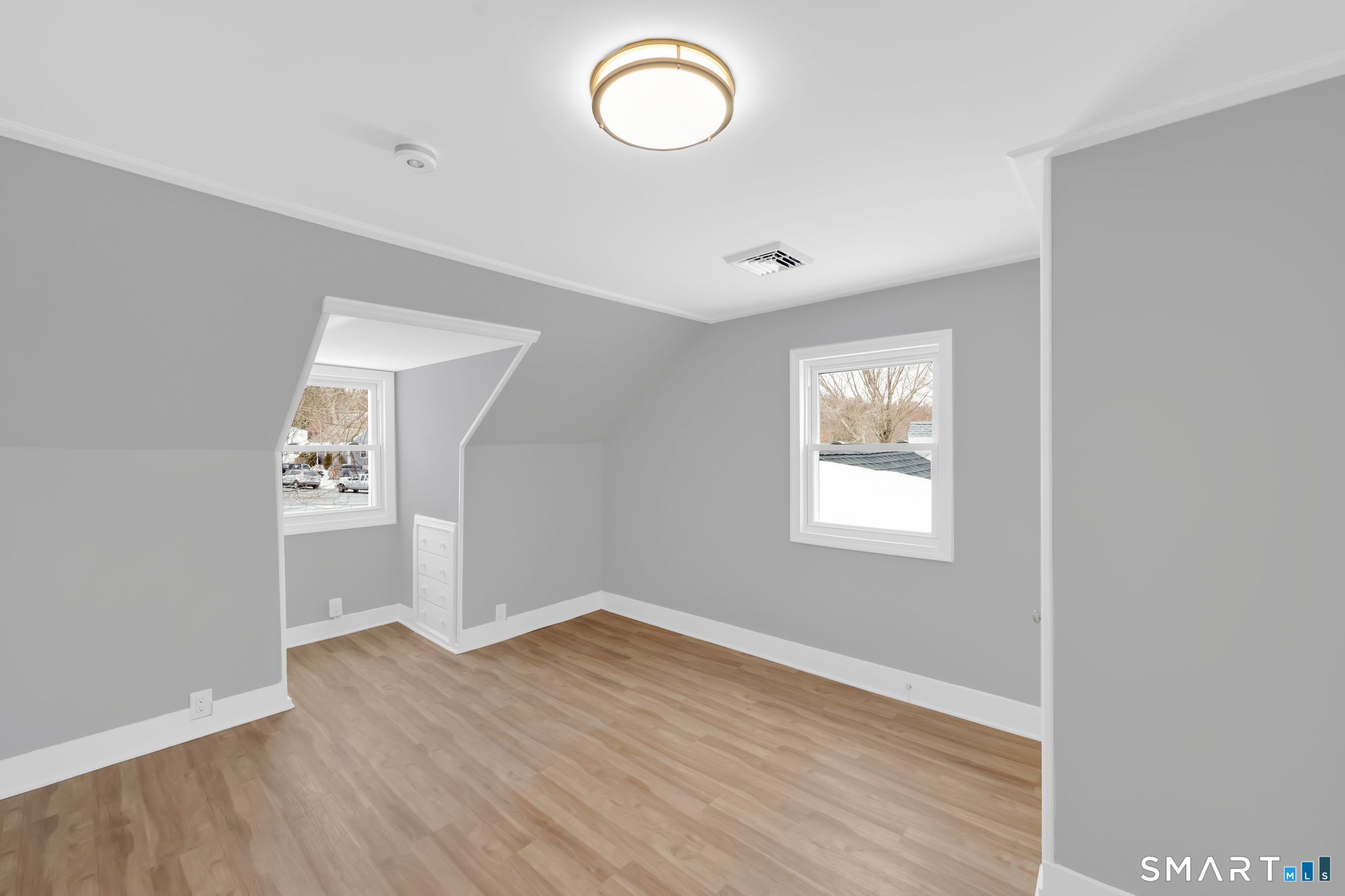 52 Vineyard Road North Haven, CT 06473 - Photo 16 of 27 Upper level bedroom with on suite bathroom