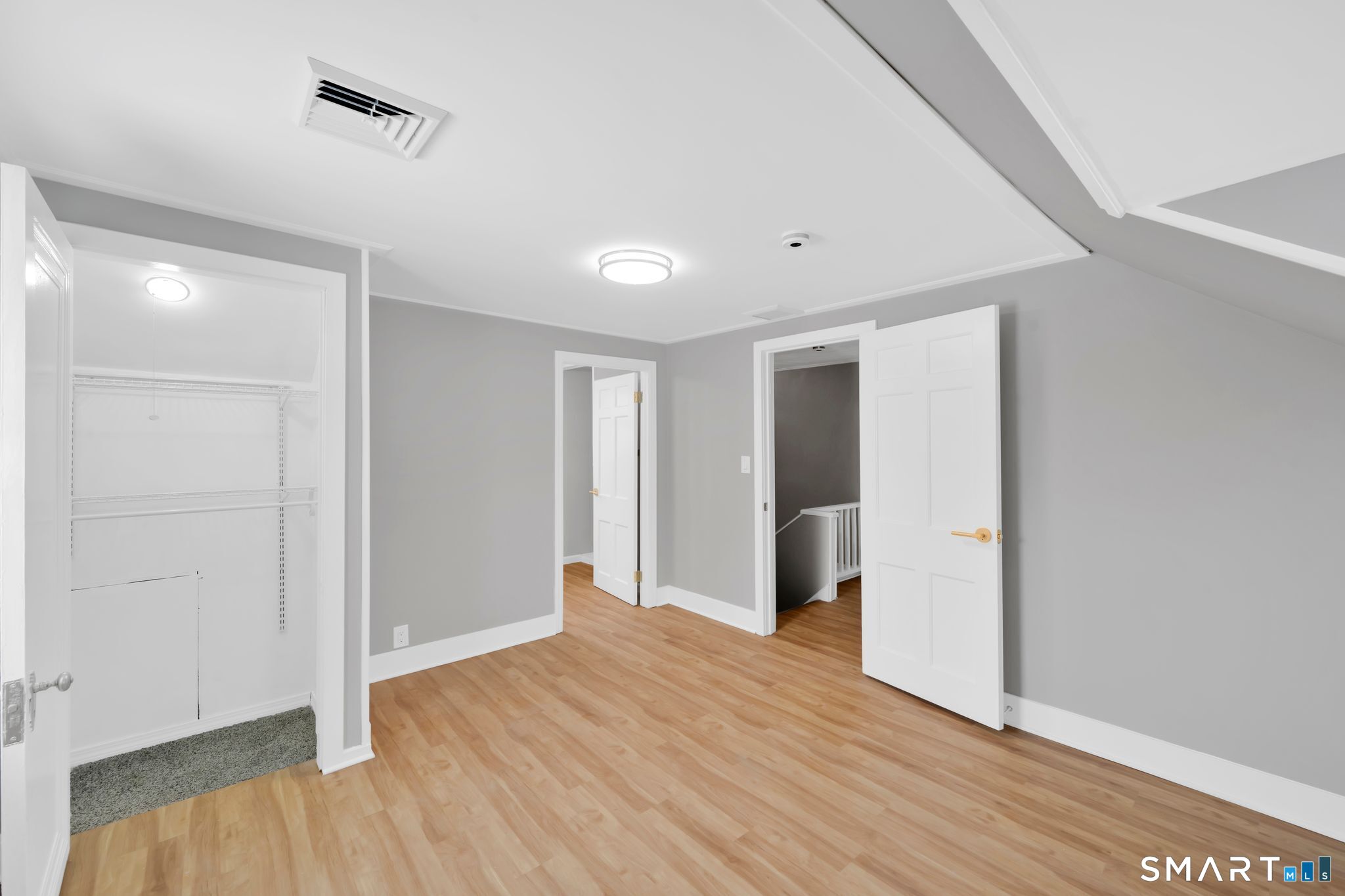 52 Vineyard Road North Haven, CT 06473 - Photo 17 of 27 Upper level bedroom with on suite bathroom