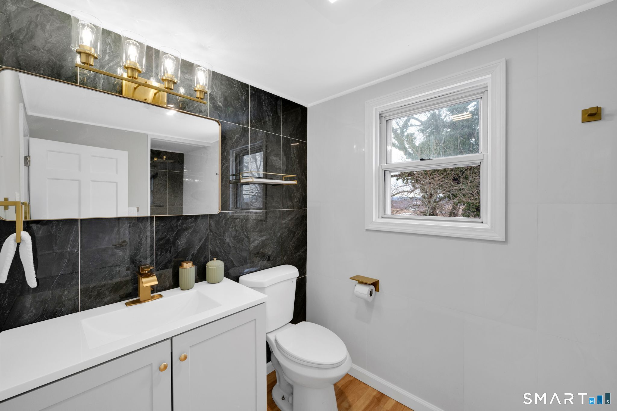 52 Vineyard Road North Haven, CT 06473 - Photo 18 of 27 Bedroom 2 on suite