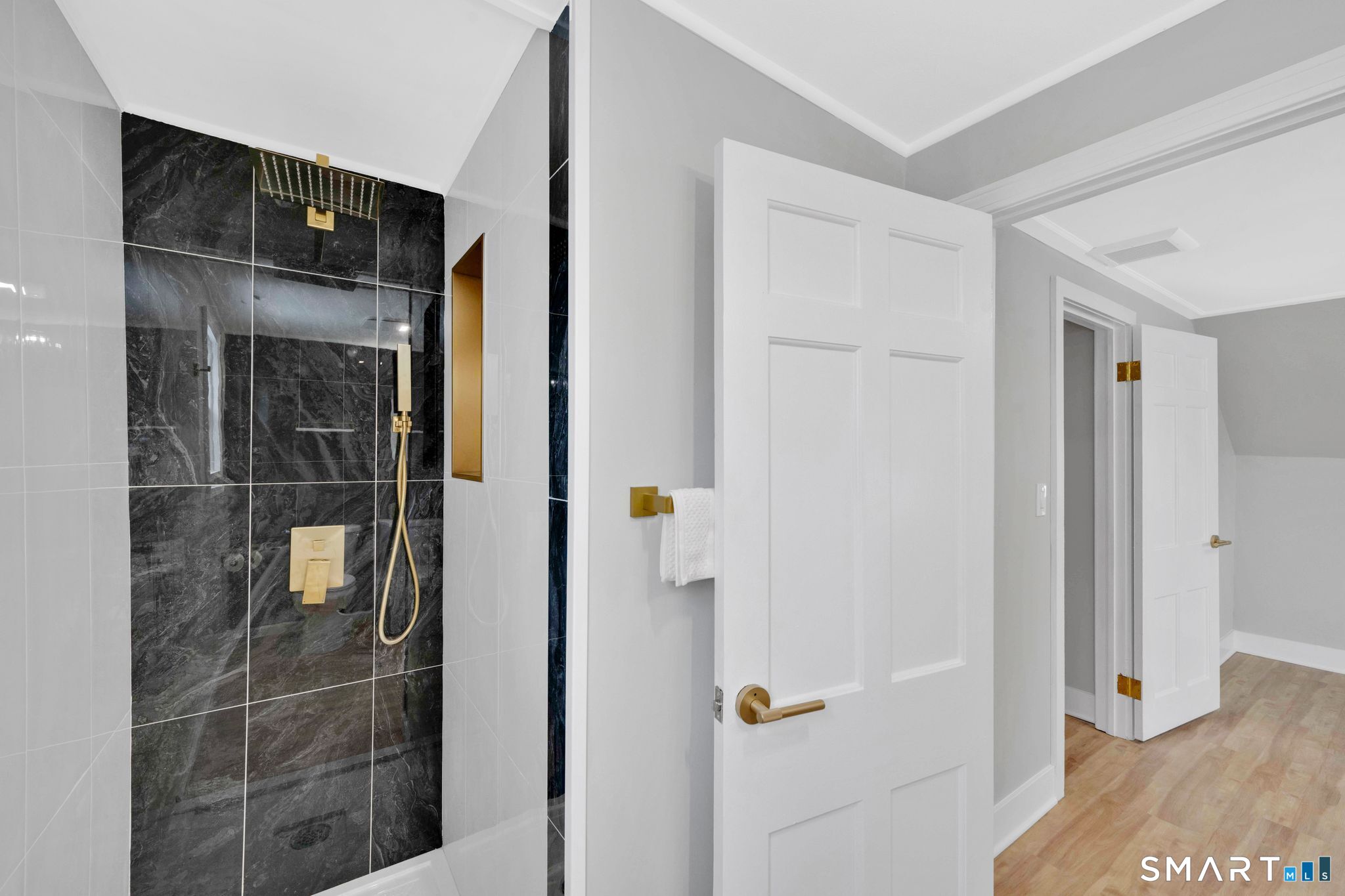 52 Vineyard Road North Haven, CT 06473 - Photo 19 of 27 Bedroom 2 on suite