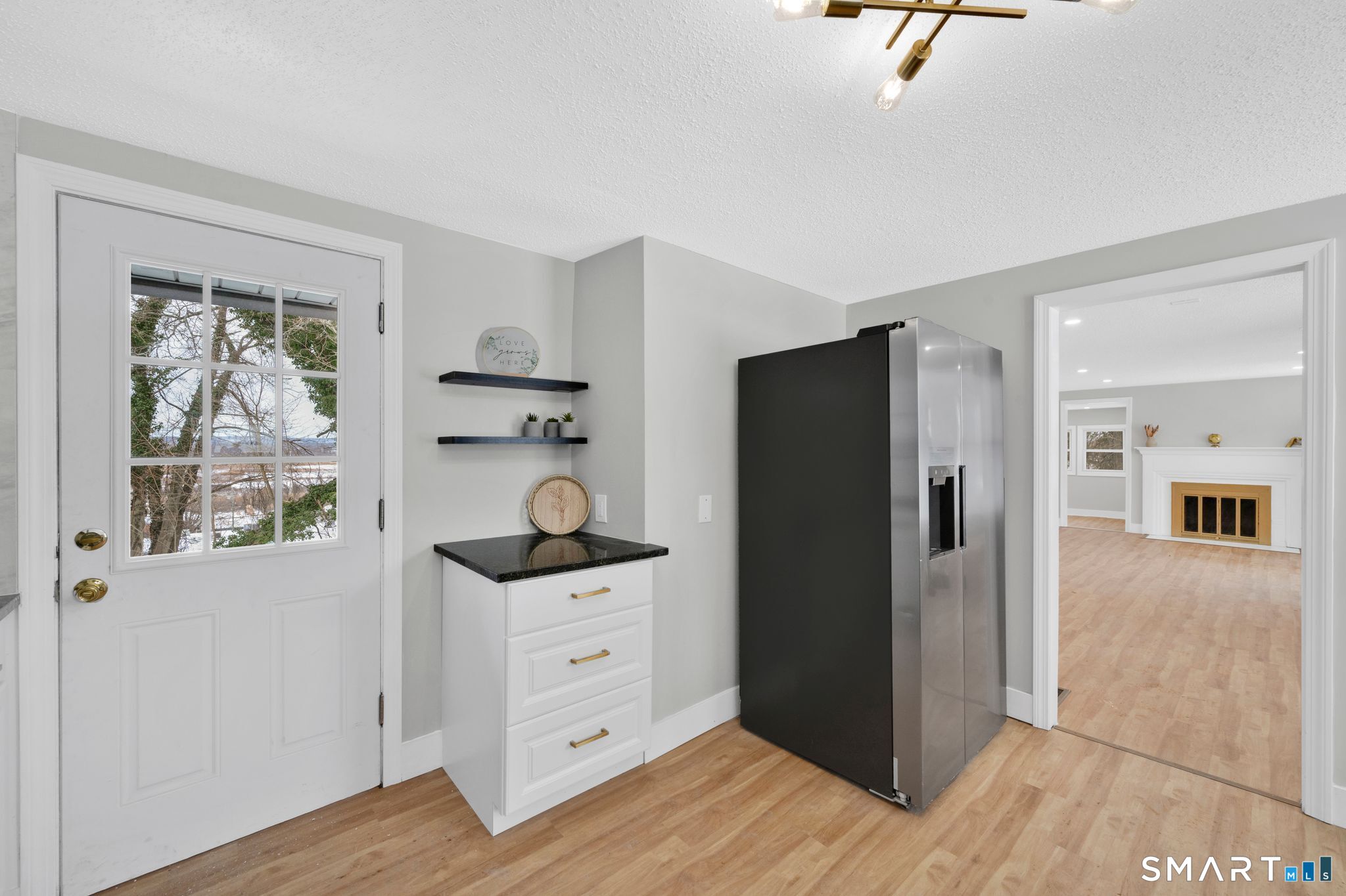 52 Vineyard Road North Haven, CT 06473 - Photo 2 of 27