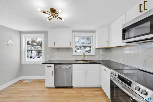 $450,000 | 52 Vineyard Road, North Haven, CT 06473
